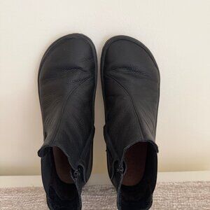 Frodo Barefoot Chelsea Boots Black Size 39 Like New